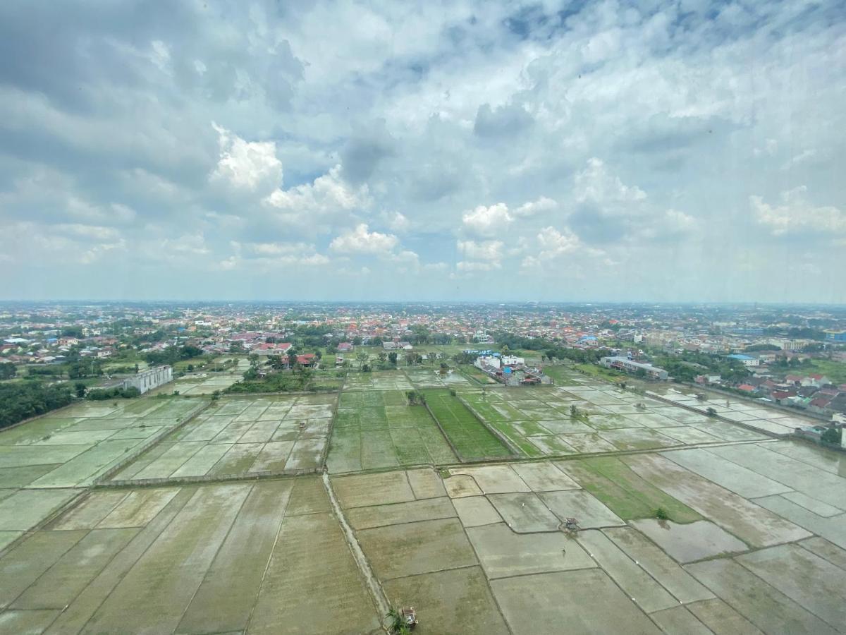 Hozby Skyview Setiabudi Suites Sunggal Exterior foto